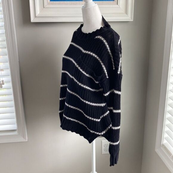American Eagle Black and White Striped Pocket Sweater - Picture 3 of 10